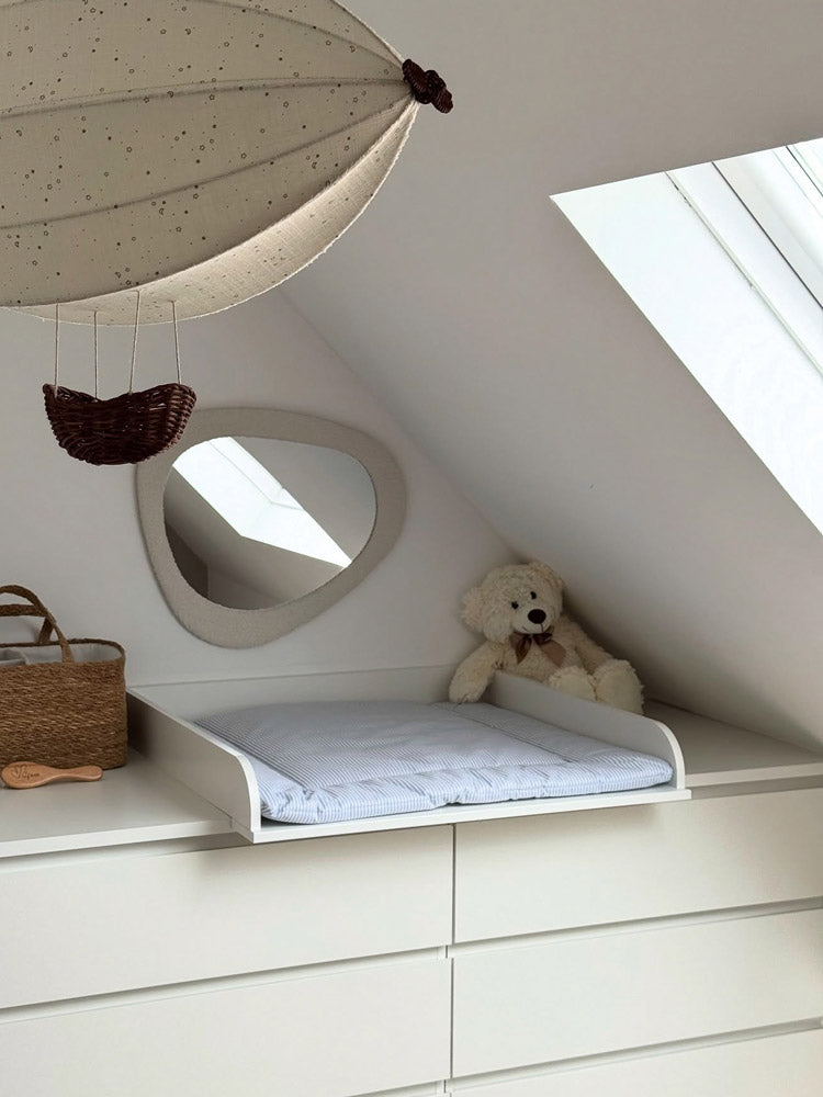 Instagram User 1interior.ms nutzt ihre große, weiße Malm Kommode mit Wickelaufsatz als Wickelkommode.