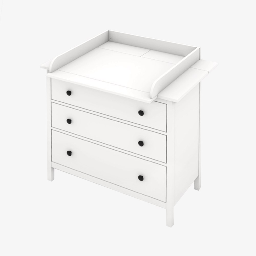 Kleine Hemnes Kommode mit 3 Schubfächern und passgenauem Wickelaufsatz.