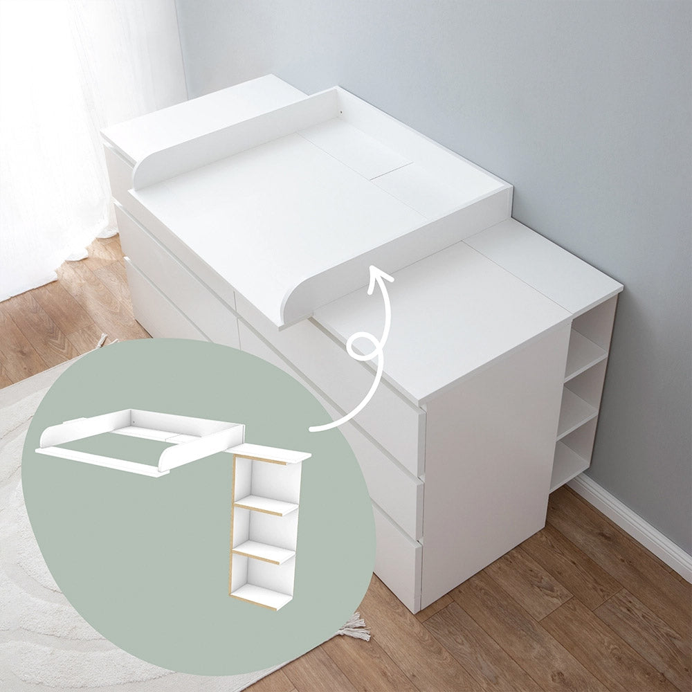 Große IKEA Malm Kommode mit Wickelaufsatz und Stauraumregal in Weiß.