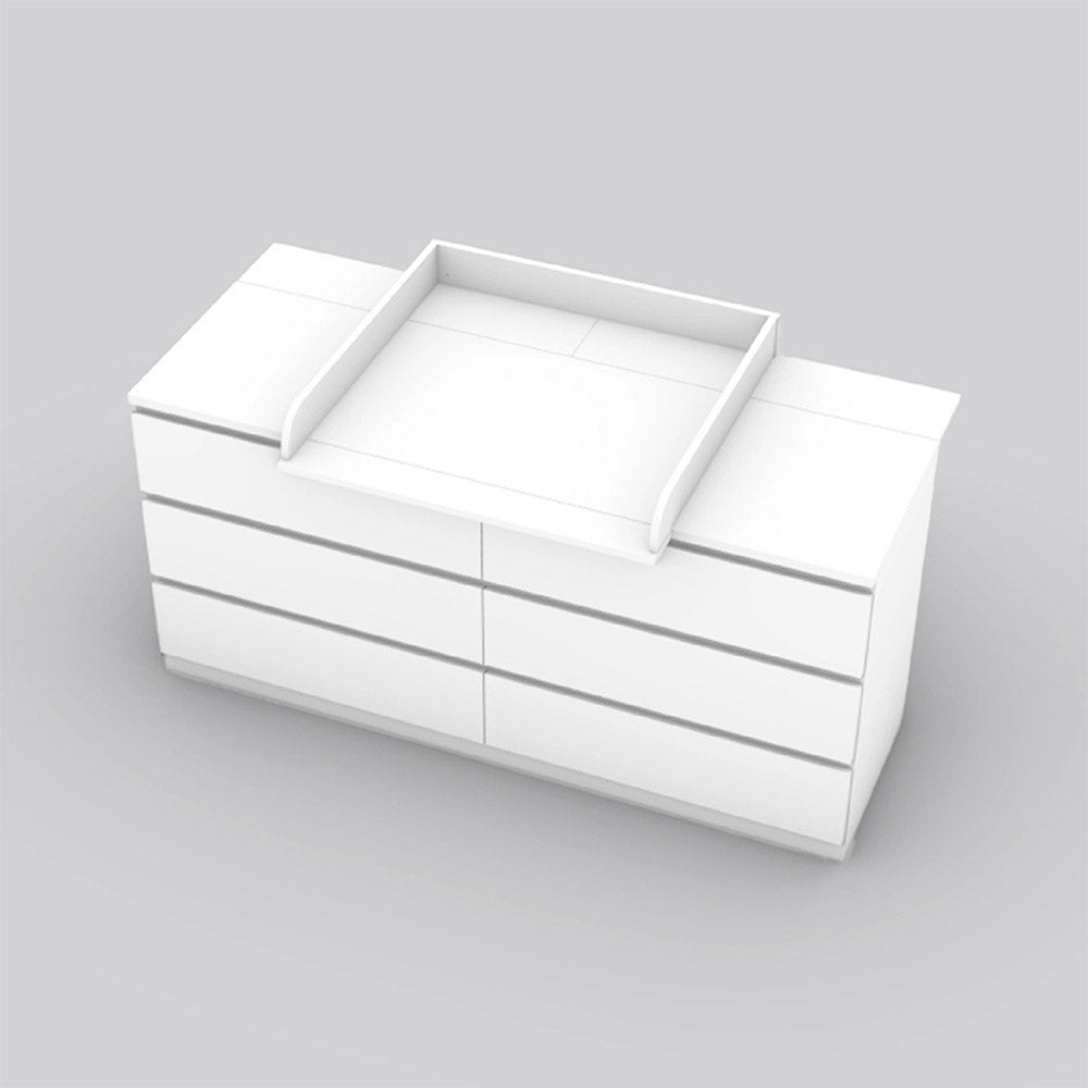Große Malm Kommode von IKEA in weiß mit einem Wickelaufsatz.