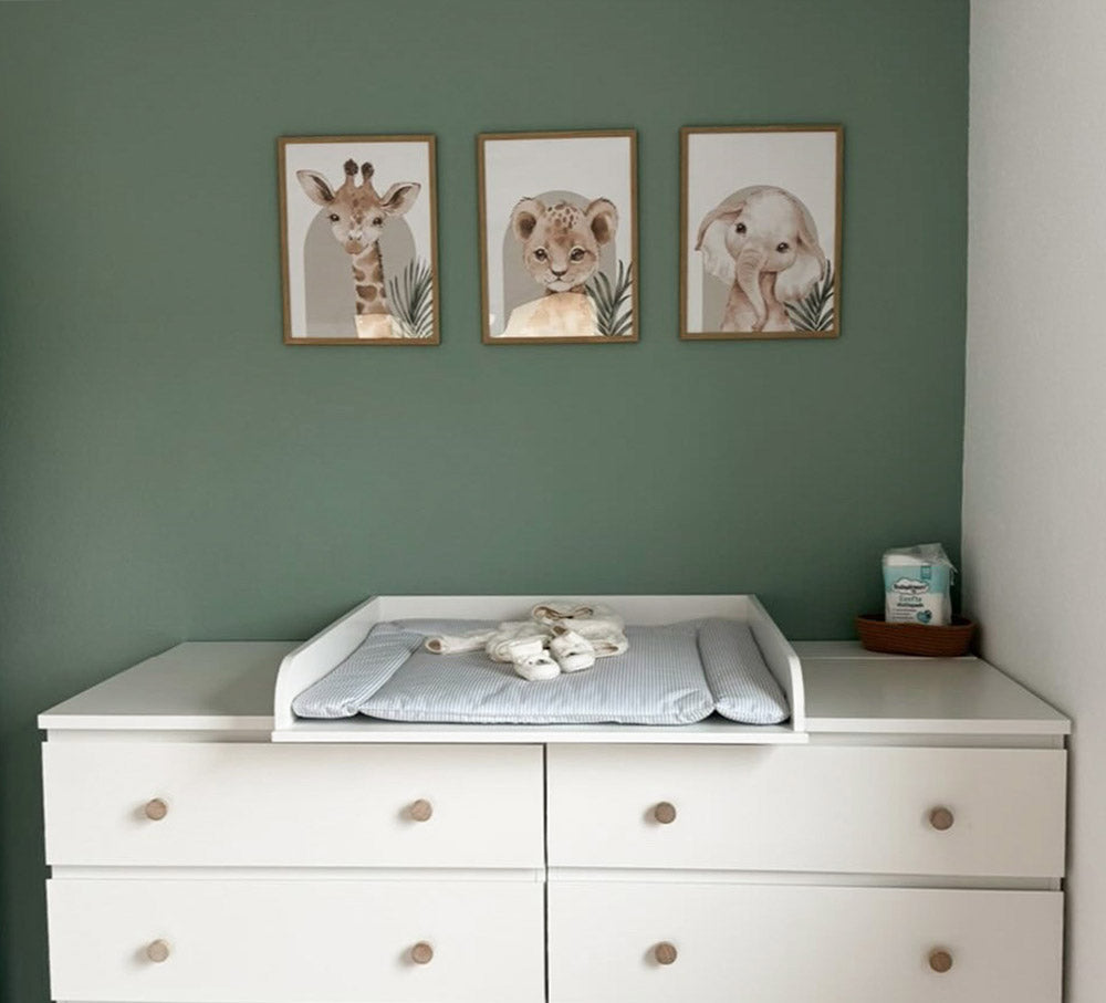 Instagram Nutzer s.schmidt79 zeigt eine große Malm Kommode mit passendem Wickelaufsatz und Wickelauflage.