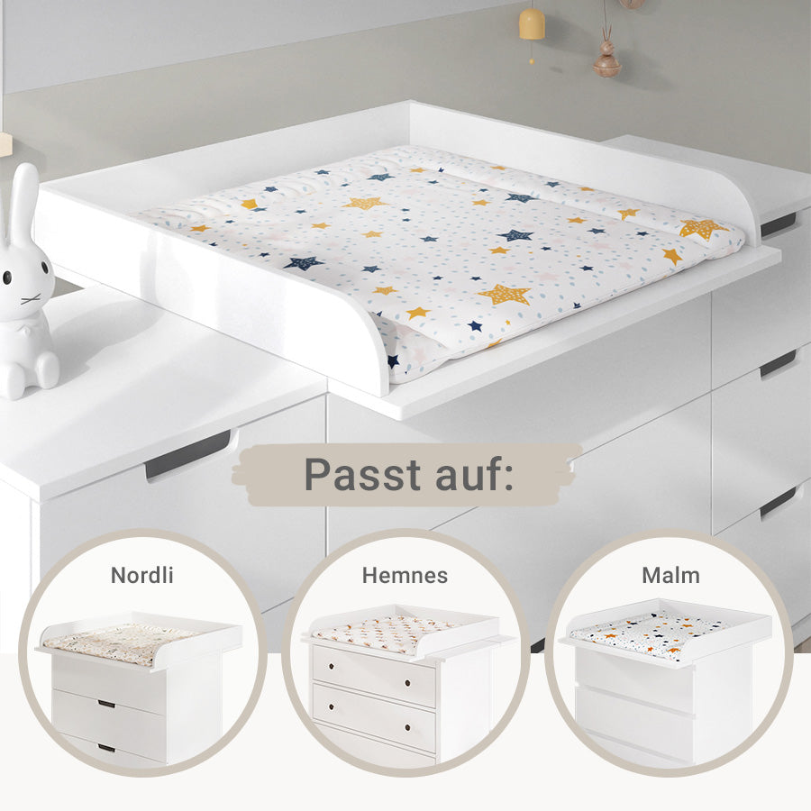 Passgenaue Wickelauflage fuer einen Aufsatz von schwedenbaby auf einer Ikea Kommode.