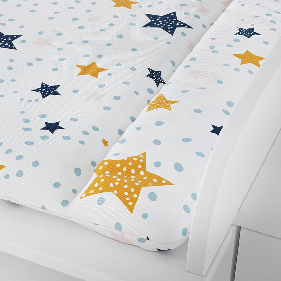 Passgenaue Wickelunterlage fuer Ikea Kommoden mit einem Wickelaufsatz von schwedenbaby.