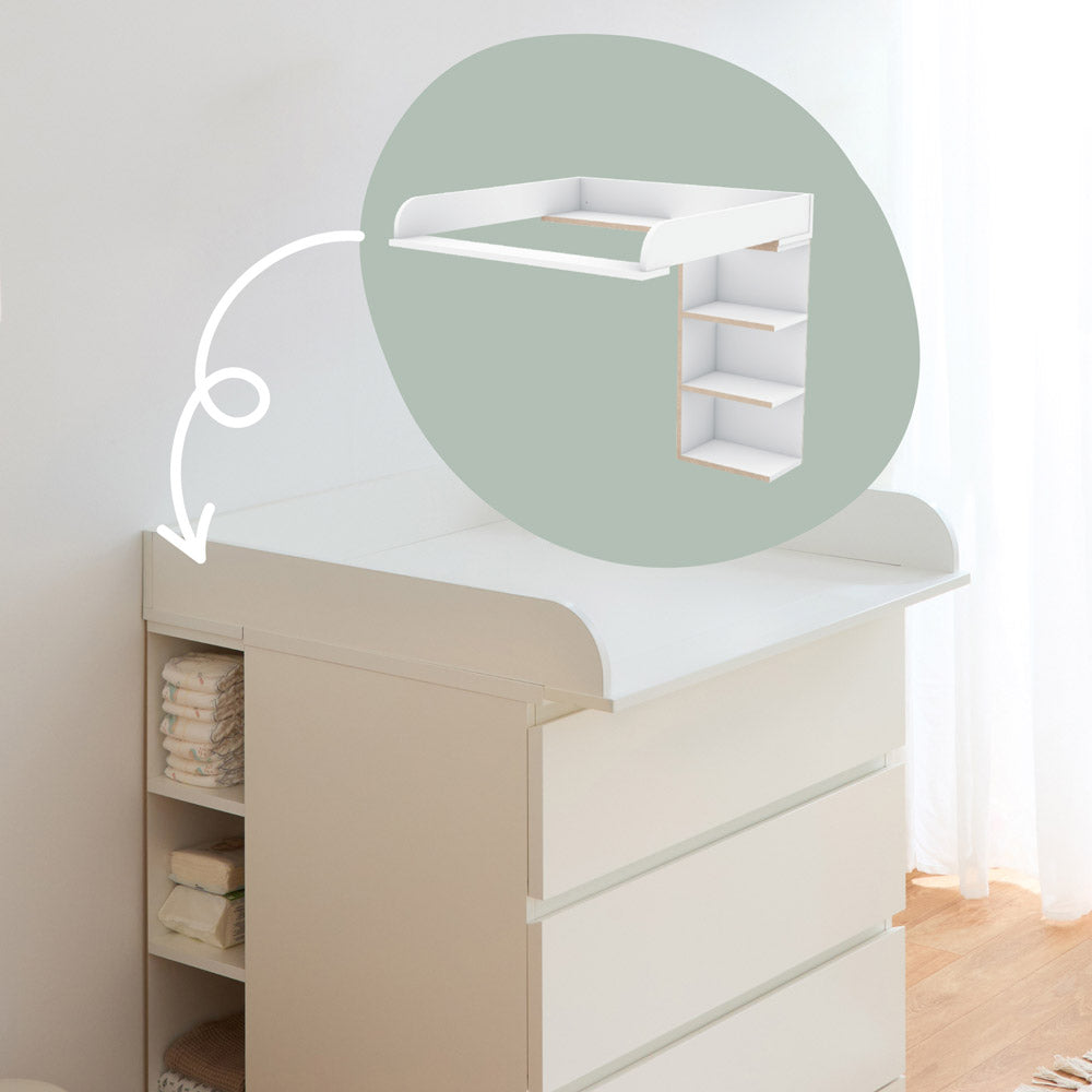 Malm Wickelkommode mit Stauraumregal in Weiß.