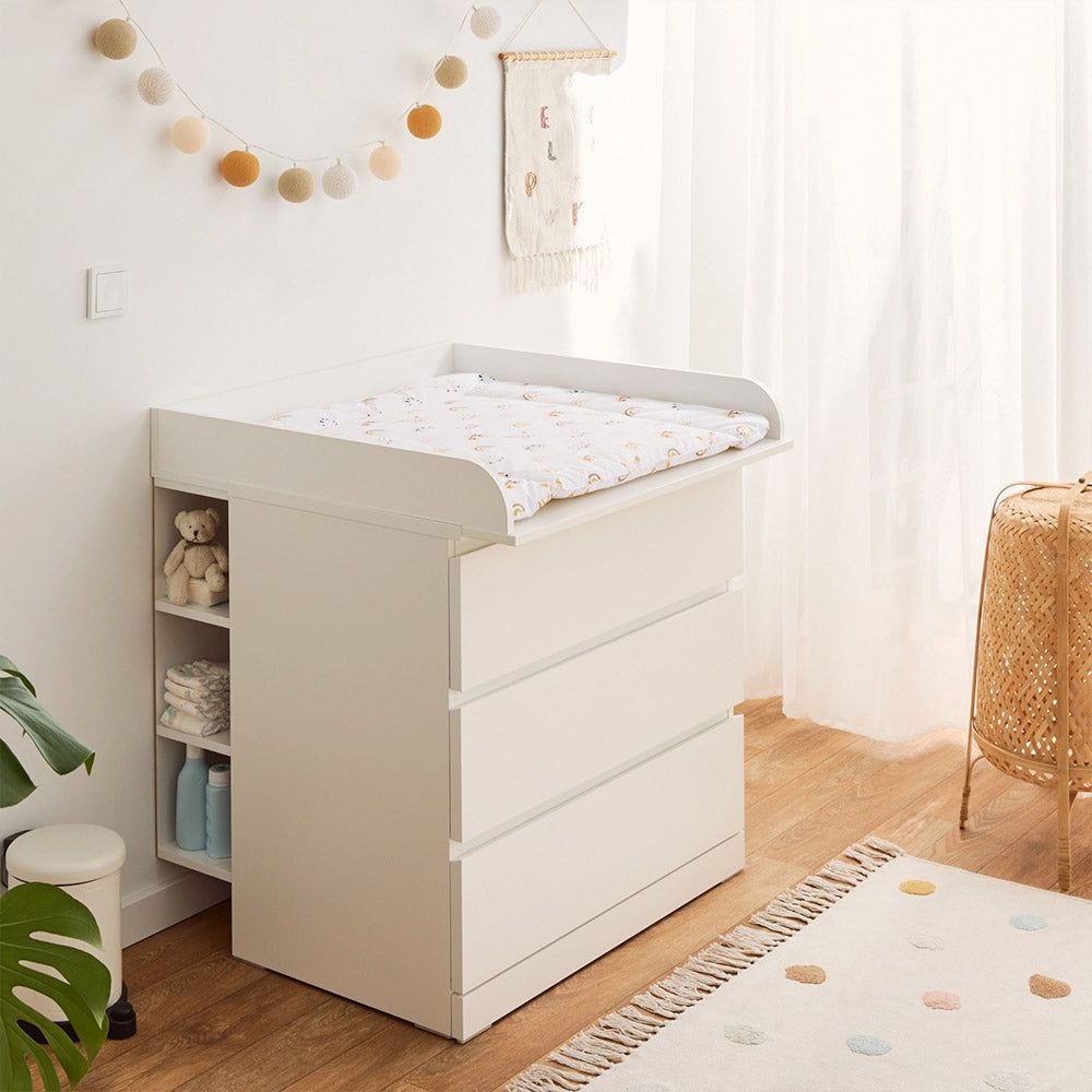 Malm Wickelkommode mit Wickelaufsatz, Wickelauflage und Stauraumregal.