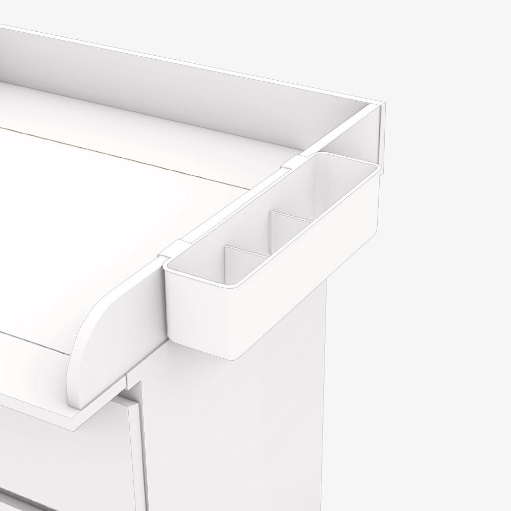 Malm Wickelaufsatz auf IKEA Malm Kommode mit an der Seite hängendem Wickeltisch Organizer.