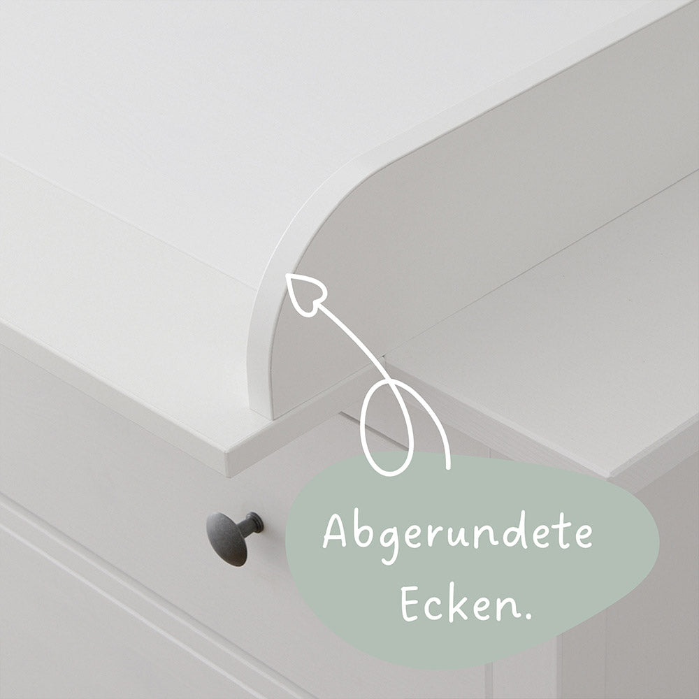 Detailaufnahme der abgerundeten Seitenteile vom Hemnes Wickelaufsatz.