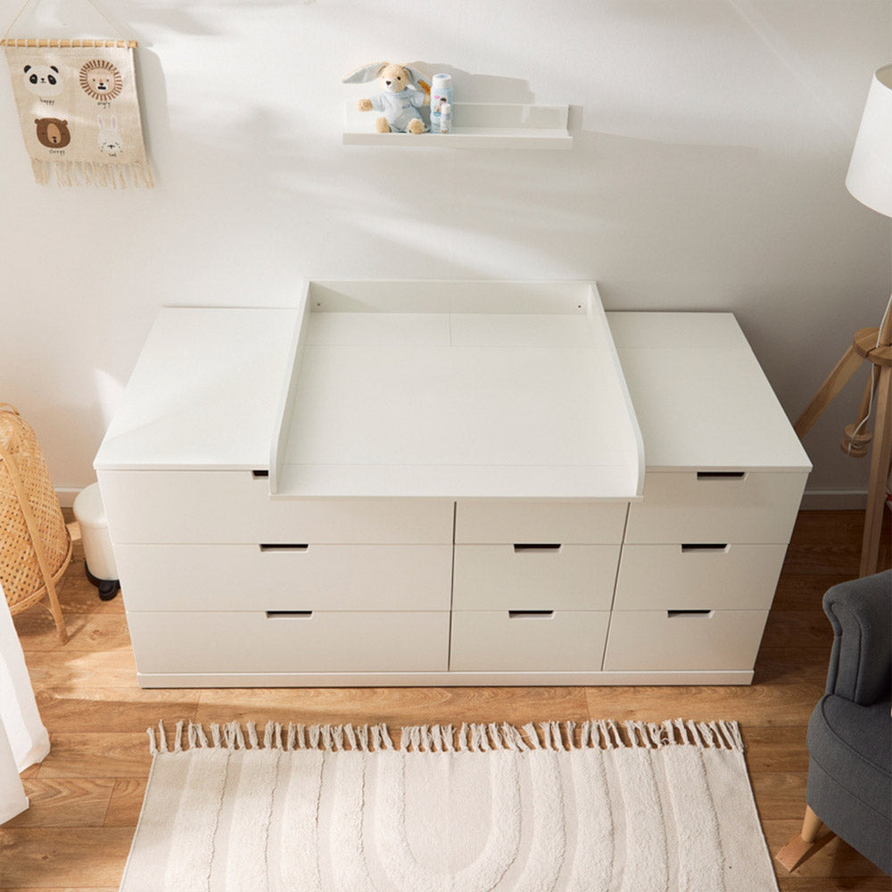 Große Nordli Kommode als Wickelkommode mit passendem Wickelaufsatz.