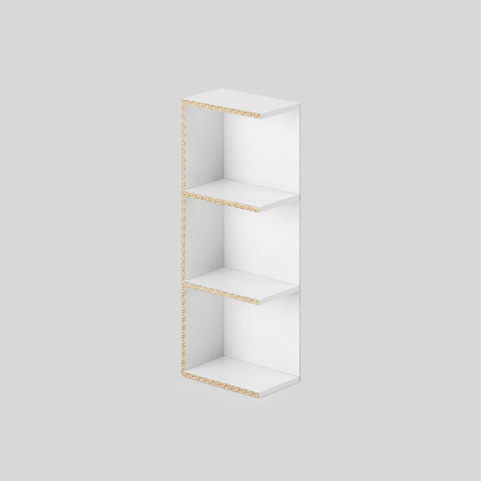 Ein weißes Stauraumregal mit 3 Fächern für die kleine Hemnes Kommode von IKEA mit Wickelaufsatz.