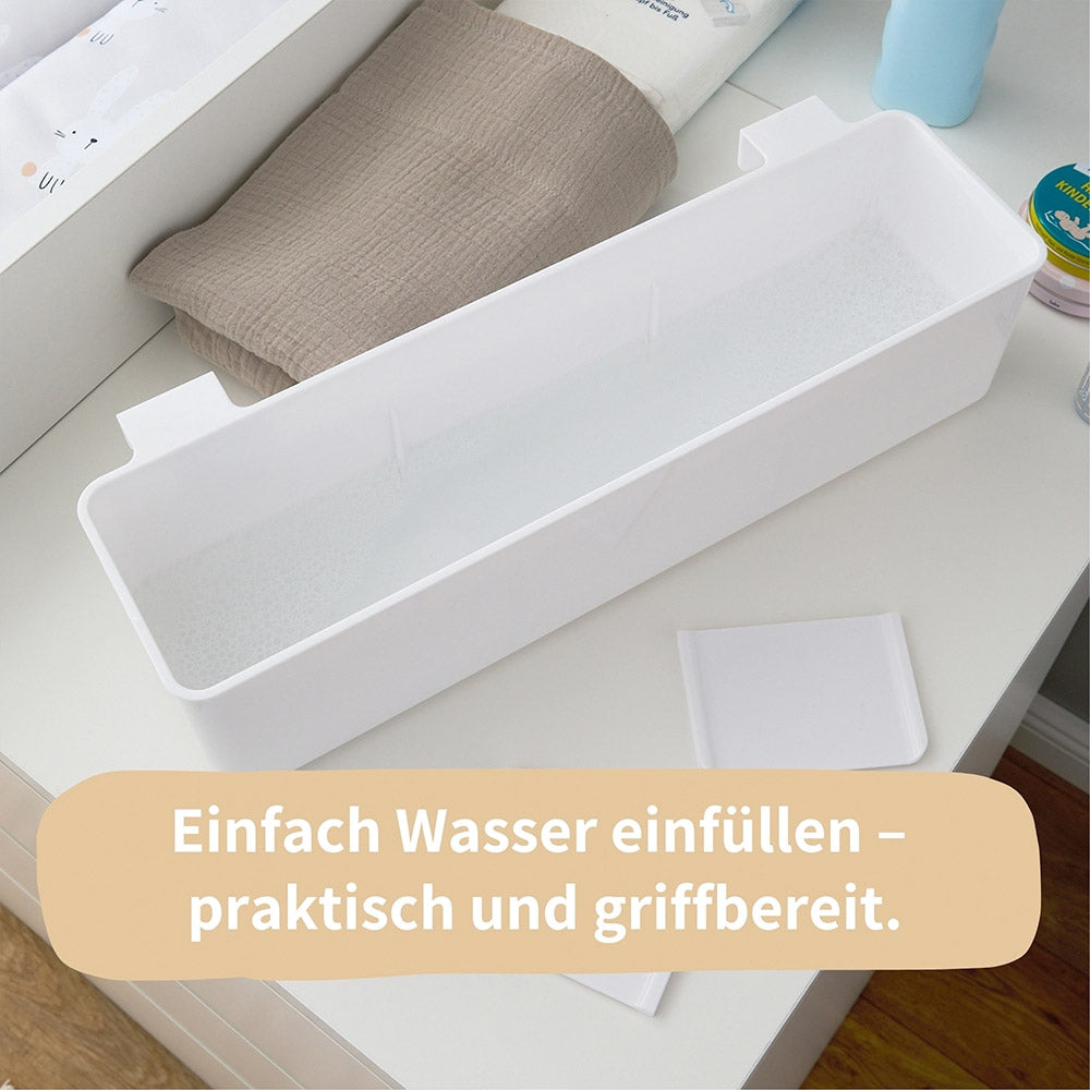 Wickeltisch Organizer aus weißem Kunststoff mit Aufhängung.
